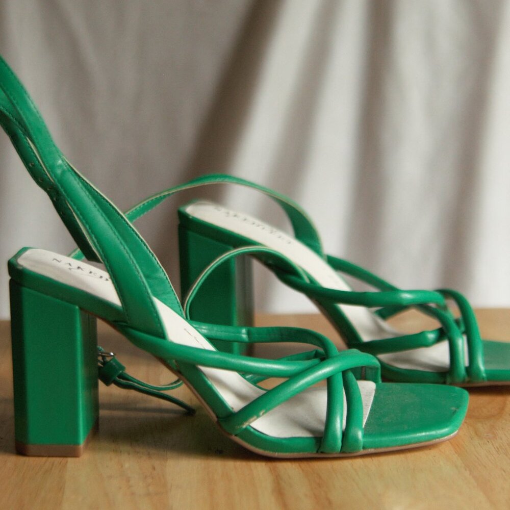 Naked Feet 6.5 green heel sandal